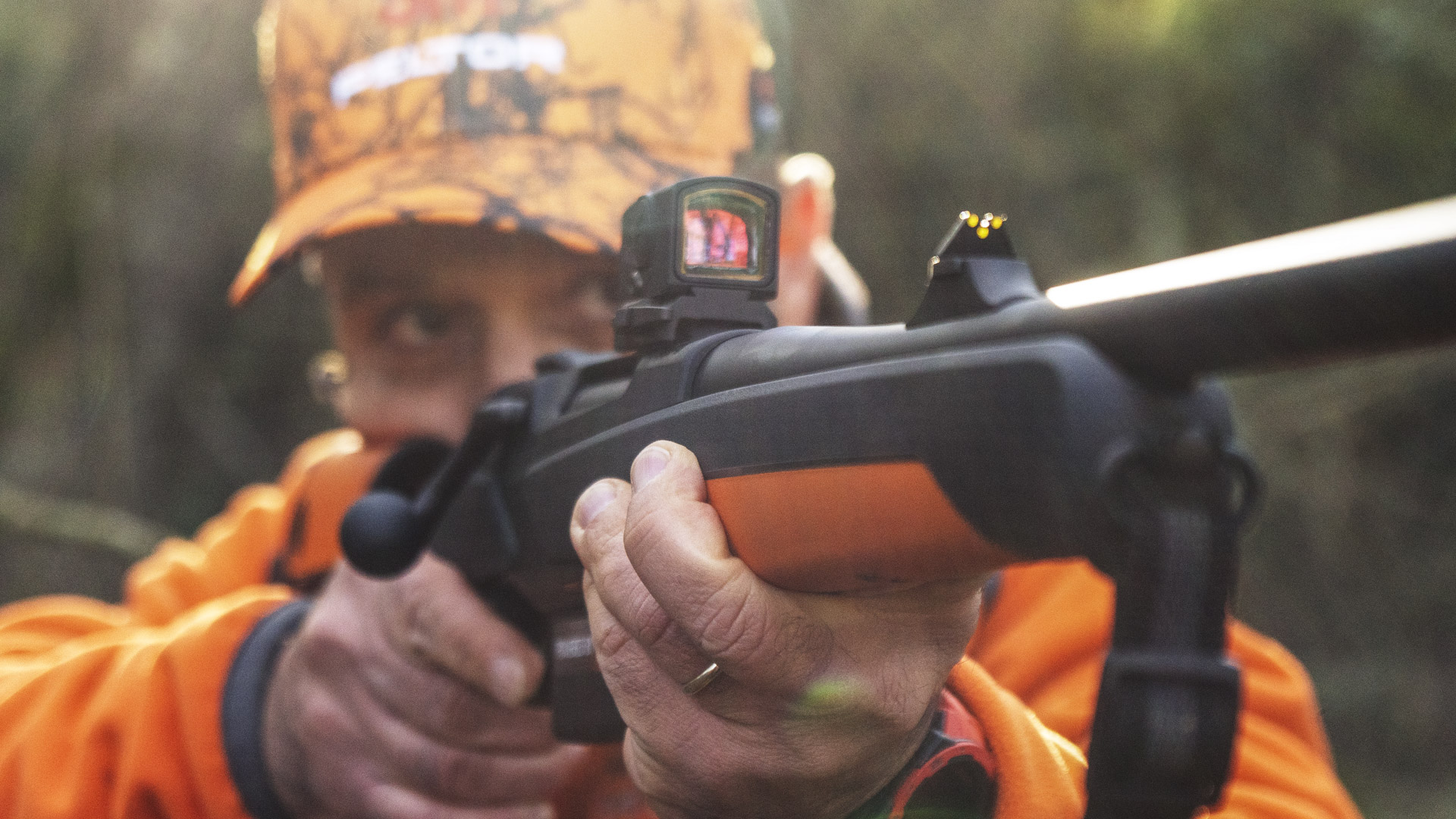 Acro è l'ultimo modello di punto rosso proposto da Aimpoint (2018). Nelle sue varie configurazioni può essere utilizzato a caccia così come nel campo del law enforcement, su arma corta e lunga