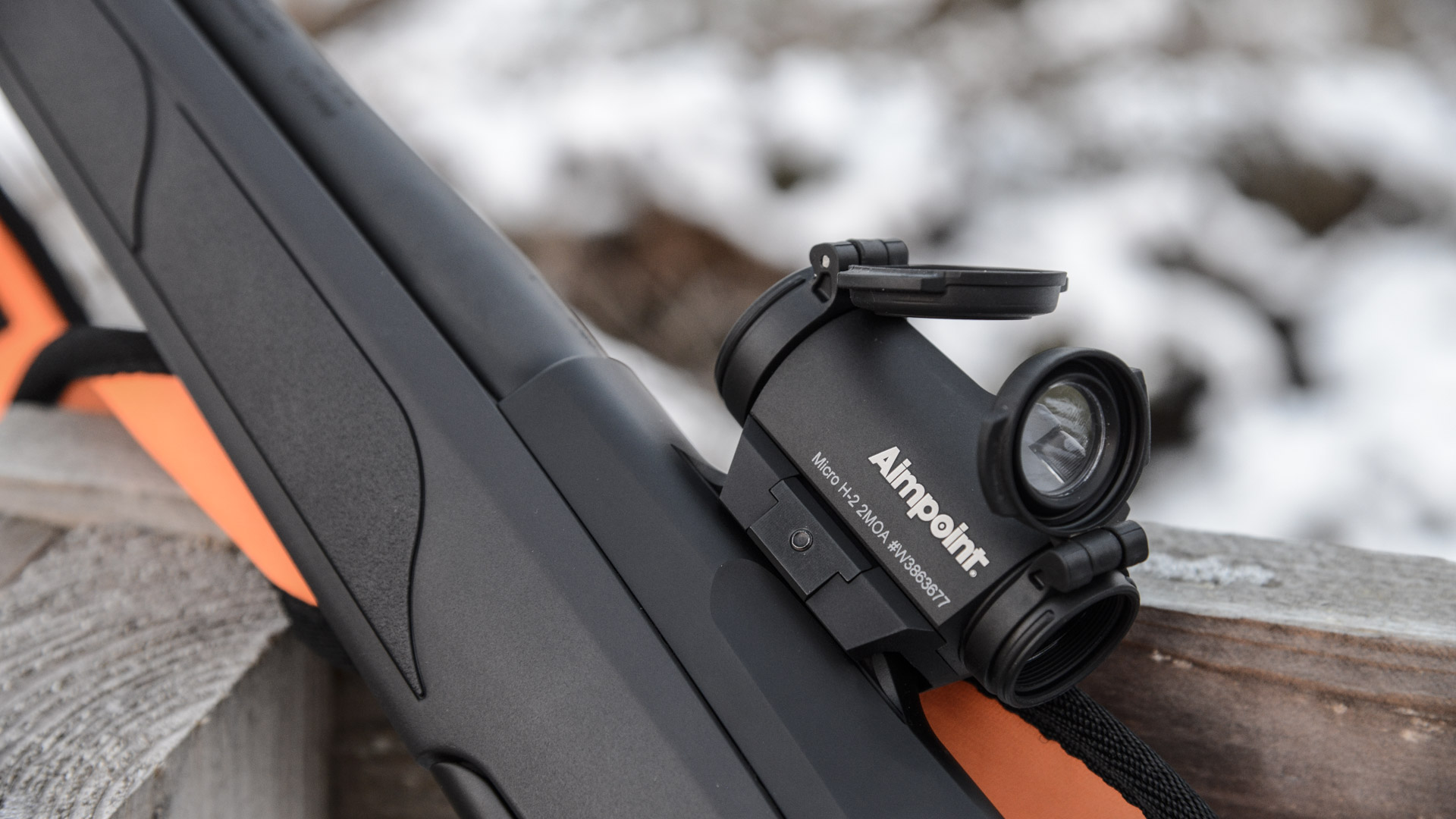Il punto rosso Micro, lanciato nel 2007, ha ottenuto un grande successo diffondendo la fama di Aimpoint tra i cacciatori di cinghiale italiani. Una versione aggiornata è stata lanciata nel 2014