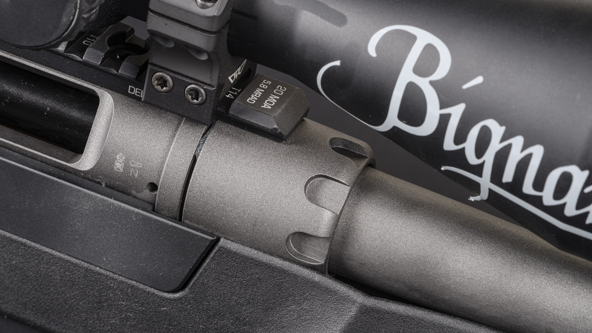 La canna è sostituibile. Sono attualmente due i calibri disponibili: .308 Winchester e 6,5 Creedmoor