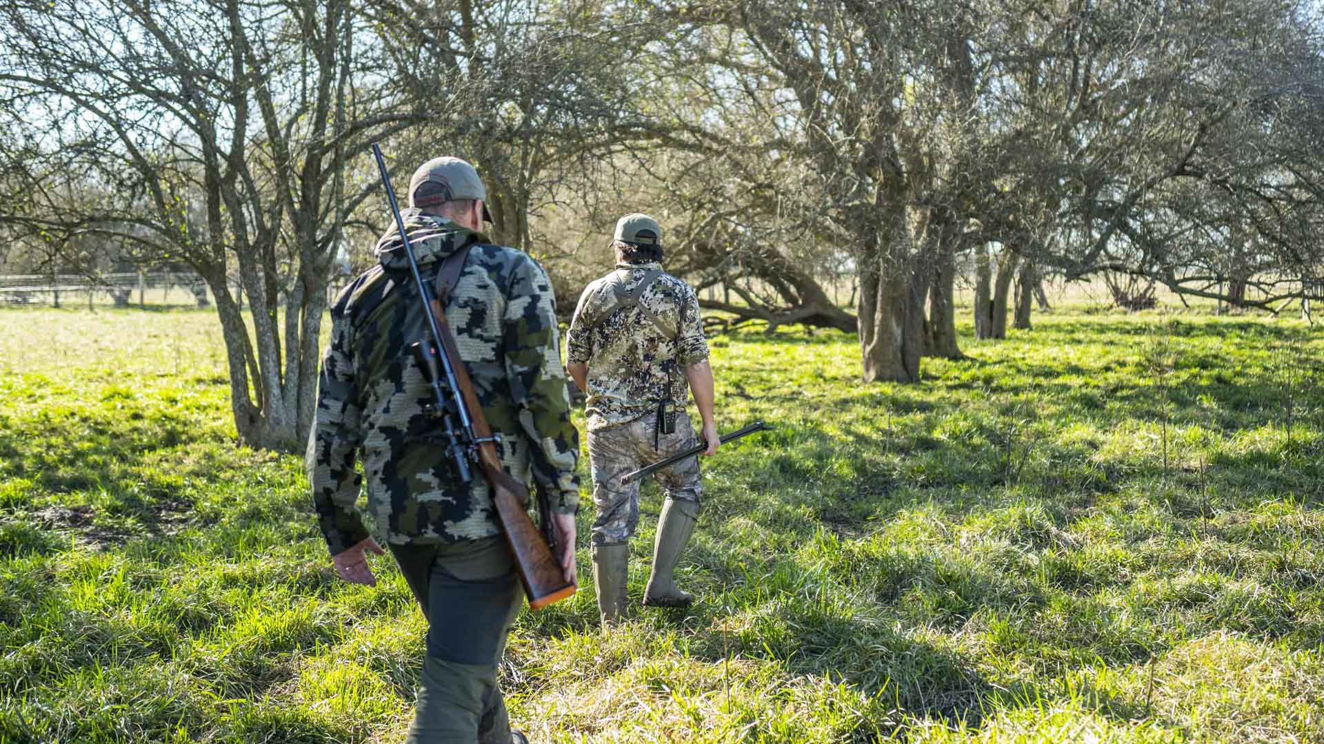 La difficoltà della caccia al blackbuck è data dalla vista acuta e dalla circospezione del selvatico. Un movimento imprudente, un improvviso cambio del vento, un profilo sbagliato contro la linea dell'orizzonte: qualunque di queste cose basta a far fuggire l'intero branco in un unico, fluido movimento