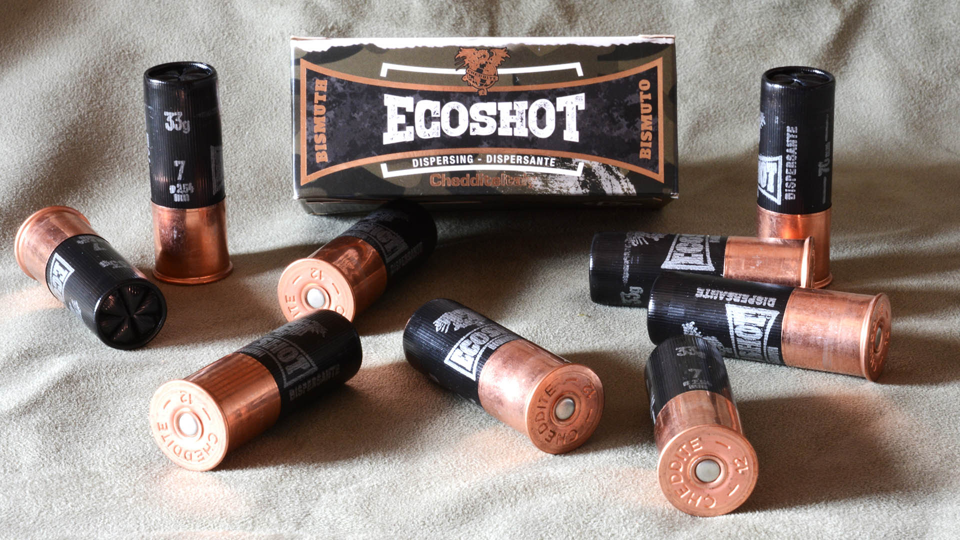 Cartuccia Cheddite Ecoshot, con pallini in bismuto. Da rimarcare come, in virtù del fatto che si sparano poche cartucce nella caccia vagante alla beccaccia, le stesse sono sempre più piacevoli dal punto di vista estetico e raffinate dal punto di vista della componentistica