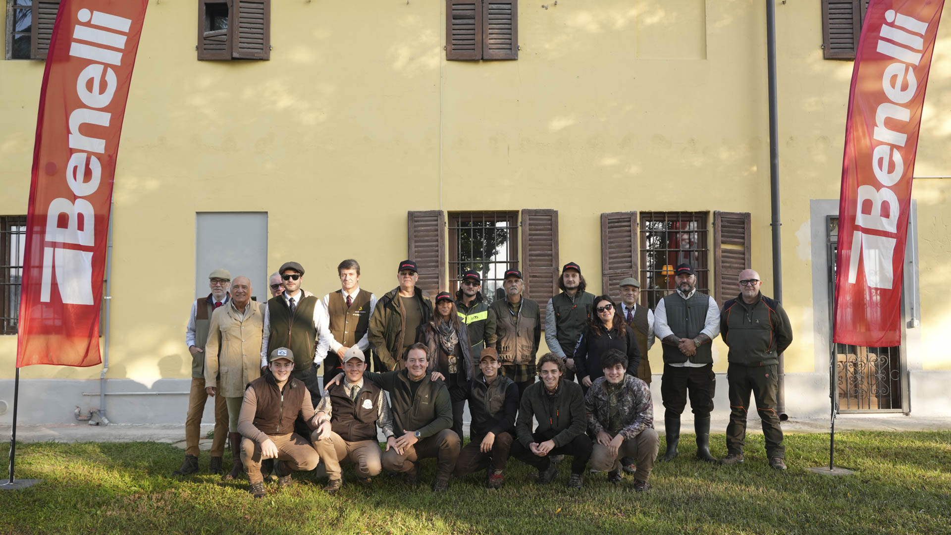 Il nutrito gruppo di giornalisti che ha preso parte all'evento di presentazione e test dei nuovi semiautomatici Benelli SBE 3 con canne AI