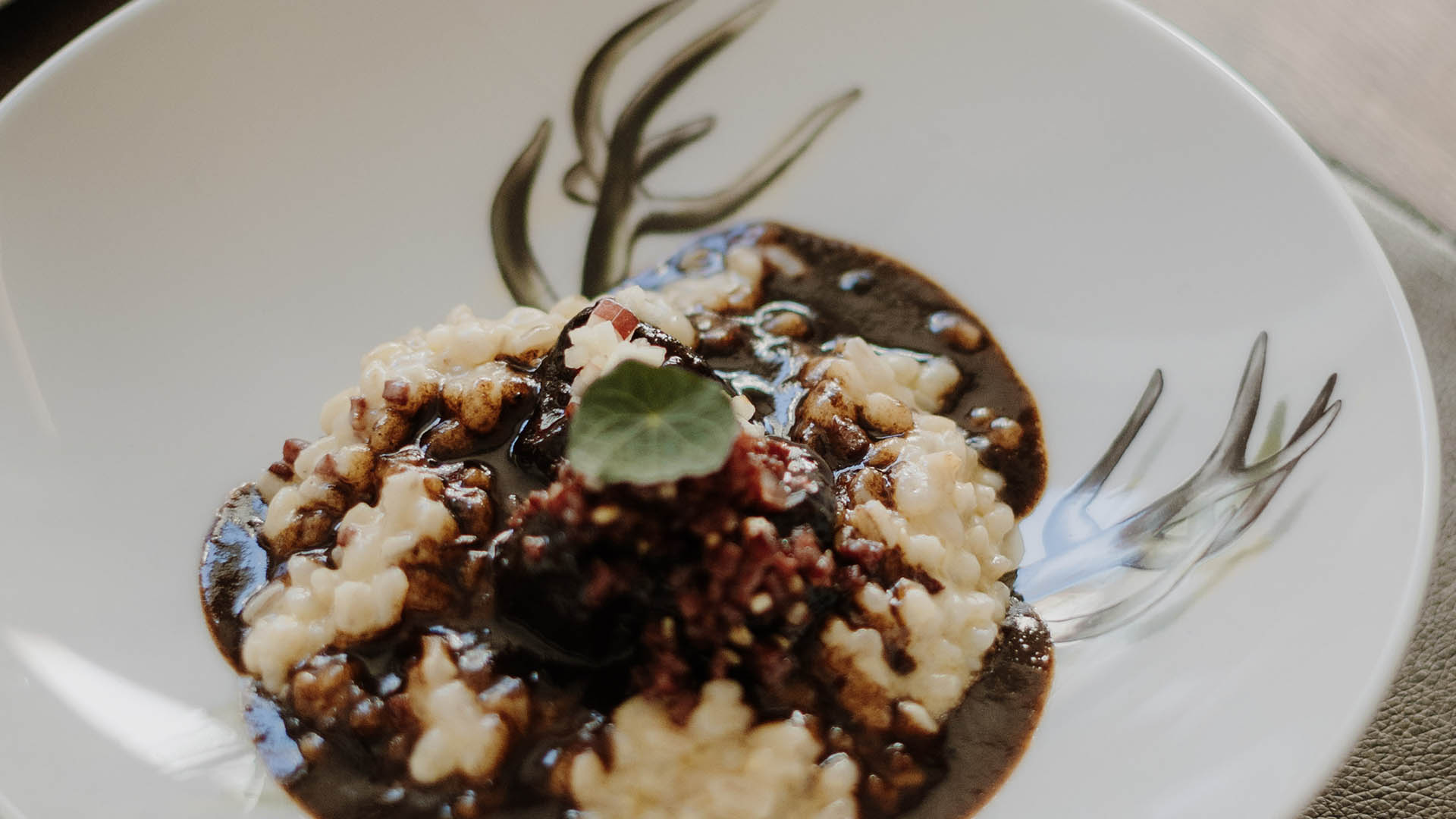 Ristorante Speckeggele: Guancia di cervo, orzetto, mela venostana, Kaminwurz