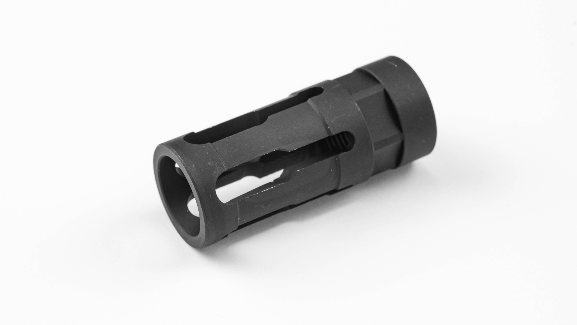 Freno di bocca ibrido di produzione Sabatti, compensa sia il rinculo sia il rilevamento della canna. Nello specifico somiglia a un rompifiamma, o flash hider, utilizzato sulle armi a destinazione militare per ridurre la vampa ed evitare che l'utente sia da questa abbagliato in condizioni di illuminazione debole