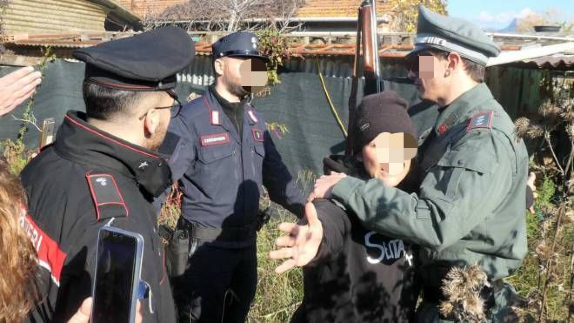 Le forze dell'ordine hanno faticato per poter adempiere ai propri doveri di servizio